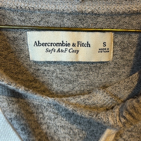 Abercrombie & Fitch grey heathered hooded top - Picture 5 of 5